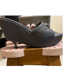 FENDI **Unique & Classic** low heel sandals